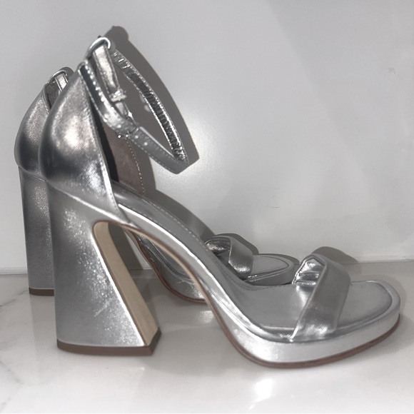 New Circus by Sam Edelman metallic silver Holmes sandal sz 8.5 - Picture 1 of 7